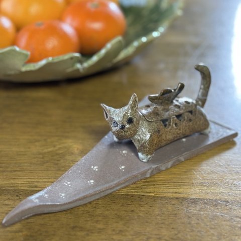 猫ニャン太の安心安全な魚蓋付き小さな香炉&足跡付き🐾小皿