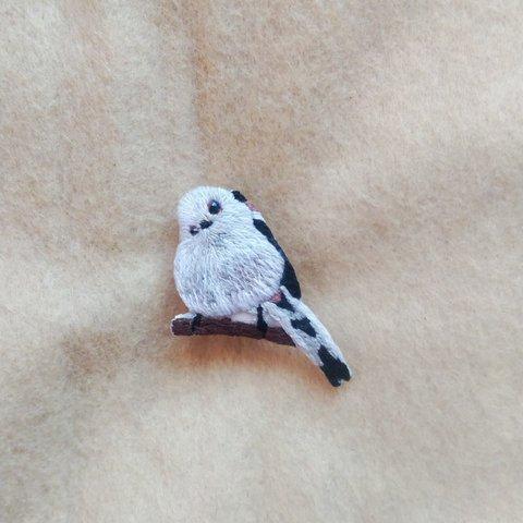 シマエナガの刺繍ブローチ 鳥