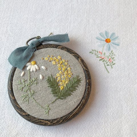 手刺繍＊花刺繍/インテリアフレーム/ ミモザ刺繍/花/ギフト/プレゼント/ 刺しゅう インテリア雑貨/刺繍雑貨/ミモザ