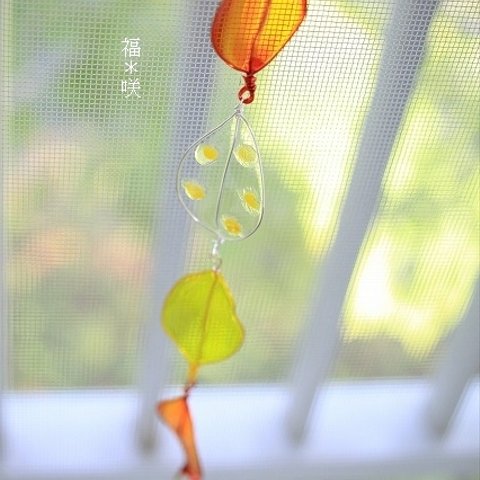 サンキャッチャー 黄色 オレンジ色 葉っぱ 窓辺に吊るして♪ 3色リーフ スケルトン