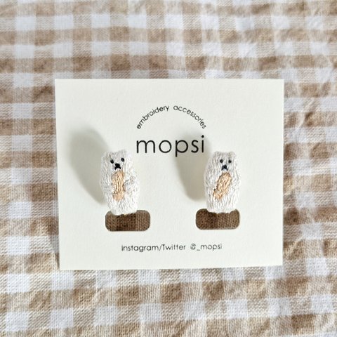 フランスパンしろくま　刺繍ピアス/イヤリング