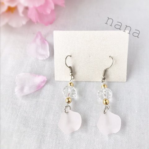 桜の花びらピアス