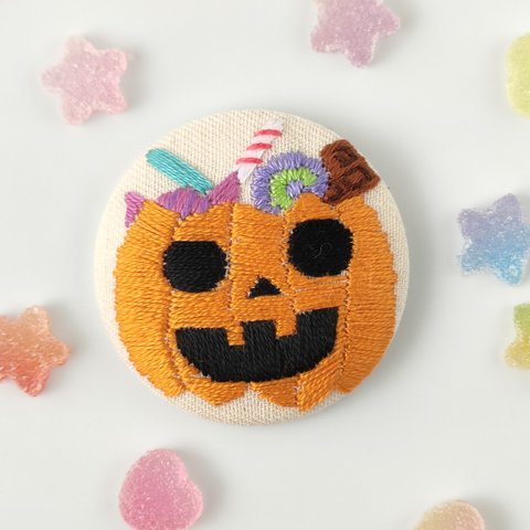 ハロウィンのスイーツ詰め合わせ刺繍ブローチ