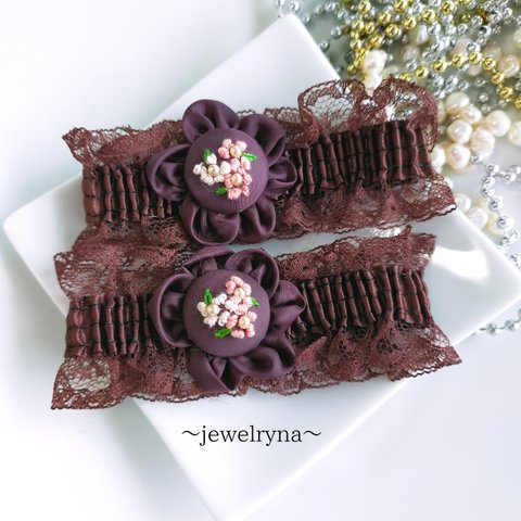 ぷっくり可愛い刺繍花🌺　アームバンド（春　一点物　おしゃれアイテム　上品　華やか　くるみボタン　アームカバー　袖　便利グッズ　母の日　お誕生日　プチギフト　プレゼント　ギフト　秋冬　）