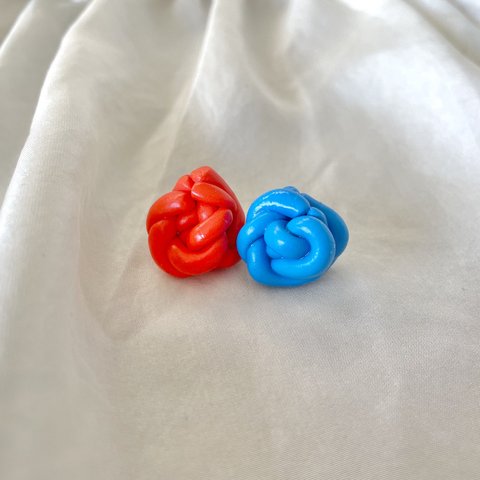 レトロポップなねじねじくるくるピアス・イヤリング （シアンブルー&オレンジ）｜Retro Pop Twist Earrings （Cyan&Orange）