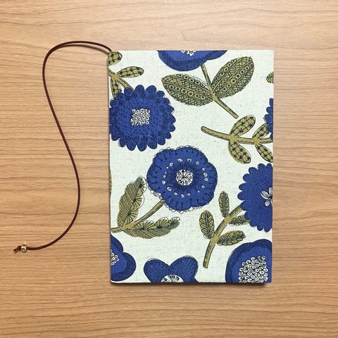   《 四六判》ブックカバー  ハンドメイド ブルーフラワー