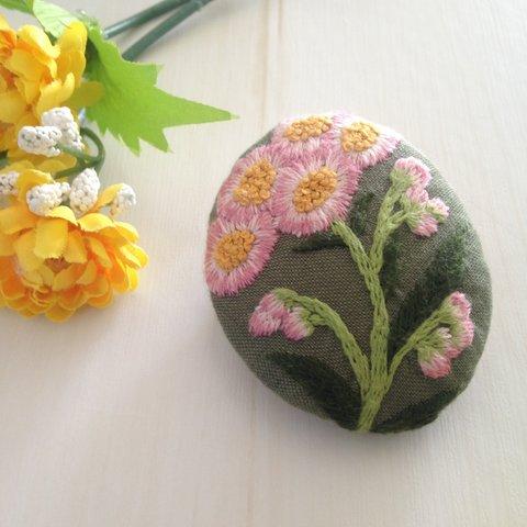 刺繍ブローチ　『ハルジオン』　若草色