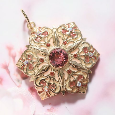 【Holyflake Amulet（紅桜）】ラッキーモチーフのお守りネックレス💎　(手鏡とポーチ付き）オリジナルパーツ使用