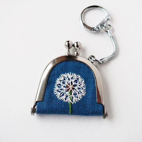 〈Ｂ級品〉綿毛の手刺繍ミニがま口