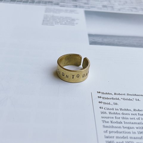 【文字入れ無料】太リング　アルファベット　真鍮アクセサリー　指輪　名入れ　イニシャル