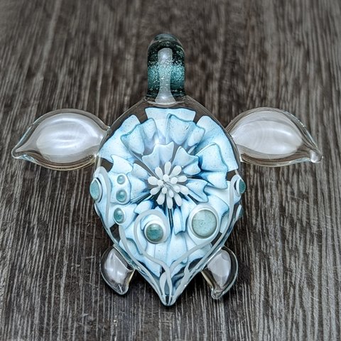 [ガラス]  海亀  花  フラワー  海  亀  ペンダント  ガラス細工