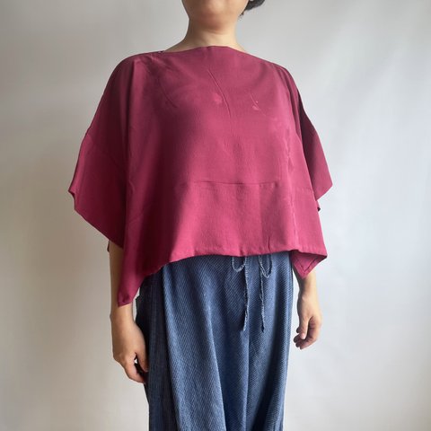 【1点もの】ショート丈の着物袖プルオーバー -正絹 紋紙柄織 赤紫に草 KMPO63