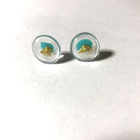 No.6 レジンピアス ターコイズブルー×ホワイト×海