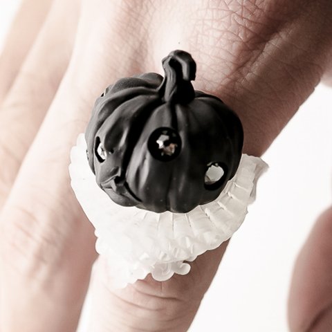 OBAKEDAZO ”Pumpkin head” Crystal collar / RING