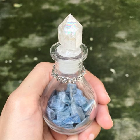 魔法 天然石 虹入り 水晶Kyanite  香水瓶