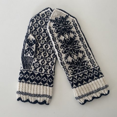 Selbu mittens / Goat's horn pattern 2