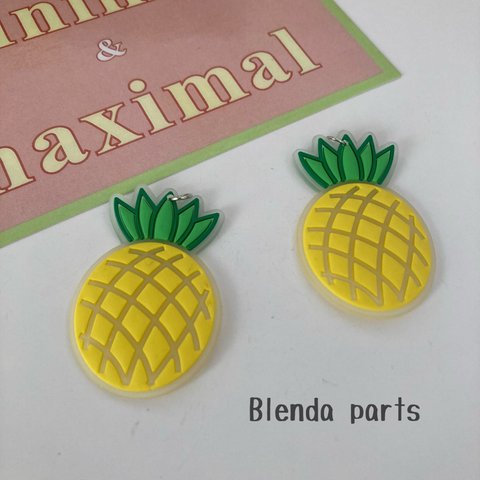 300円セール‼️【2個】パイナップル🍍ソフトチャーム