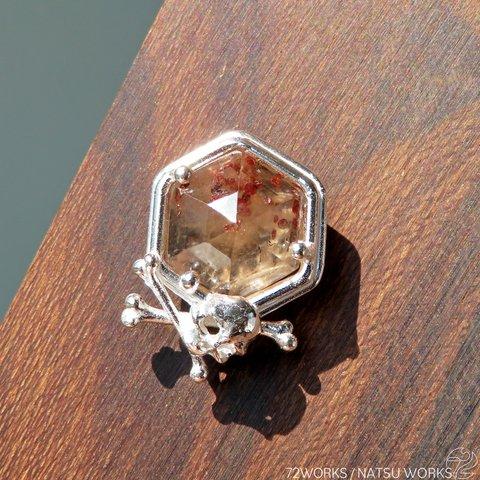 ガーネットinクォーツ ブローチ / Garnet in Quartz Skull Brooch