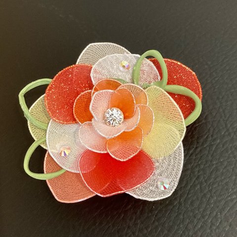 【メッシュフラワー】お花のブローチ　お花のコサージュ　涼しい赤をイメージ