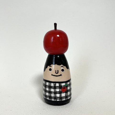 りんご坊や🍎ブローチ