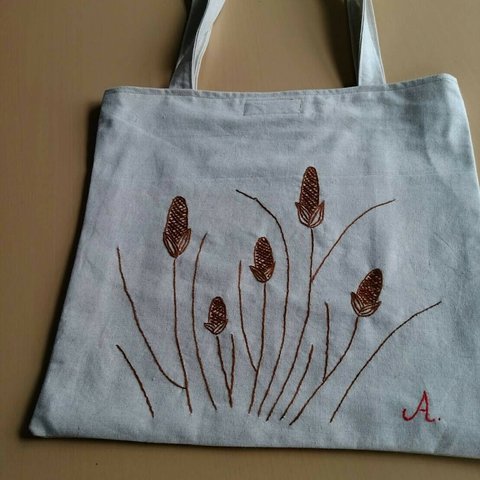 ナチュラル刺繍のショルダーバッグ