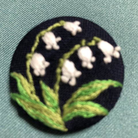 刺繍ブローチ