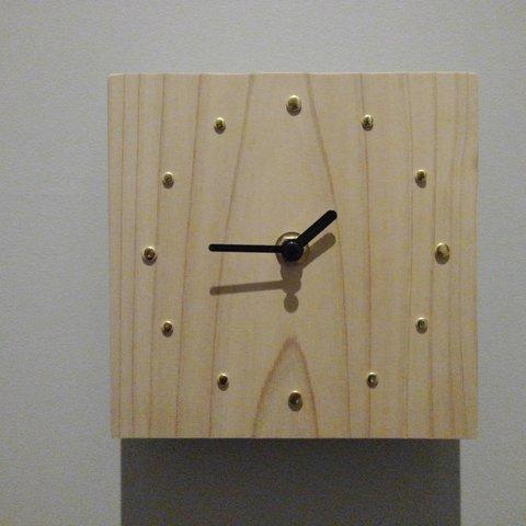 木の優しさただよう、ナチュラルなかわいい掛け時計