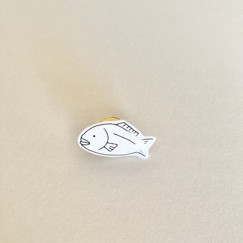 魚のピンバッジ