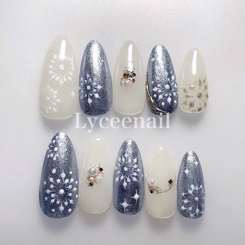 【現品】ネイルチップ　雪の結晶❄️ 冬ネイル　ブルーネイル　ロング