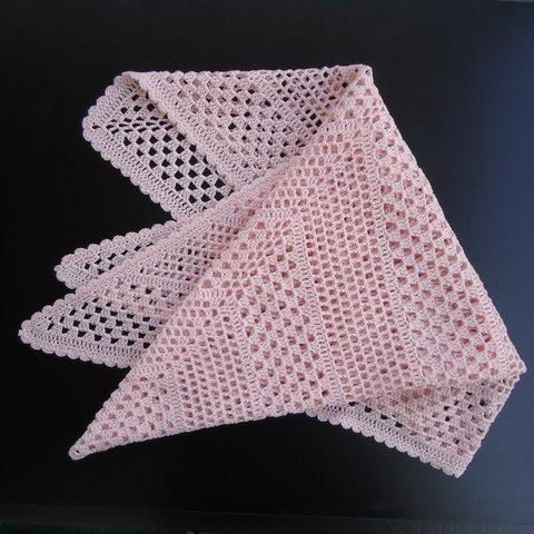 レース編みの三角ストール　ピンク