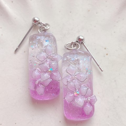 透き通る紫陽花ピアス(マゼンタver.)