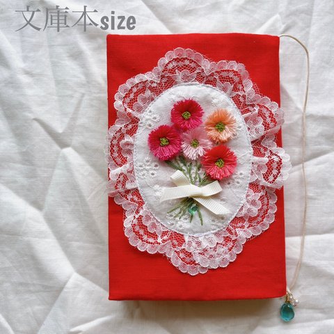 文庫本❁ハンドメイド手刺繍ブックカバー㉞