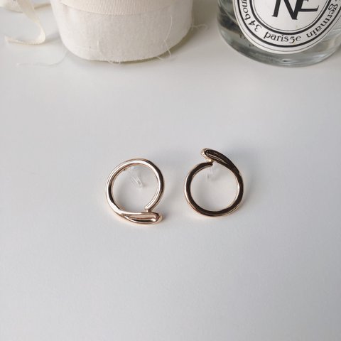 round design earrings