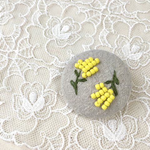 ミモザのビーズ刺繍ブローチ イエロー