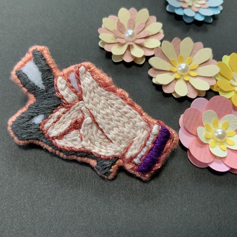 影絵　狐　刺繍ブローチ　