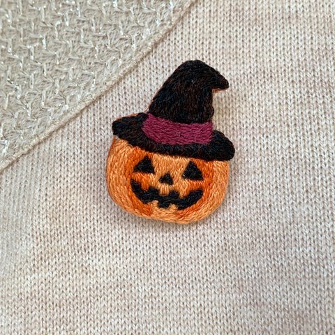 ハロウィン　かぼちゃの刺繍ブローチ【受注制作】