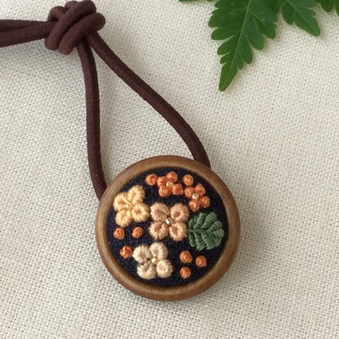 刺繍ウッドヘアゴム 金木犀