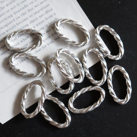 import【8個】silver metal color＊CCB＊アクリルビーズ＊アクリルパーツ＊ホースアイ＊オーバル