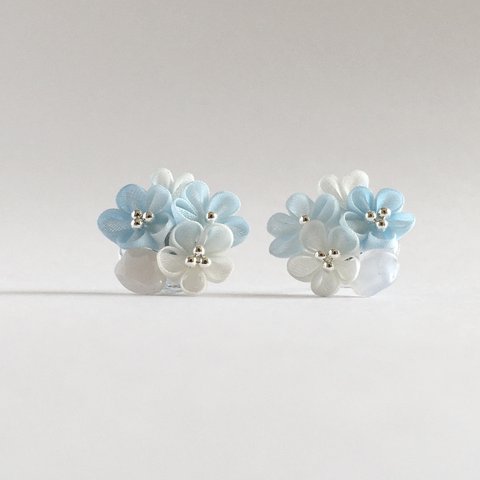 ブルーレースアゲートとお花のピアス-Blue lace agate with flower earrings