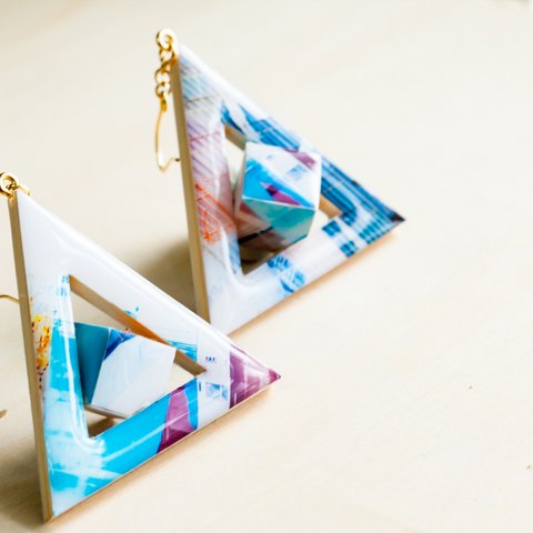 Triangle Cube ピアス／イヤリング小(blue）