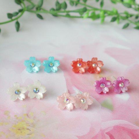 カラフルなミニ桜 ピアス＆イヤリング(金属アレルギー対応)