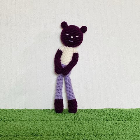 苔田かえる作‼️紫色の居眠りクマのあみぐるみ