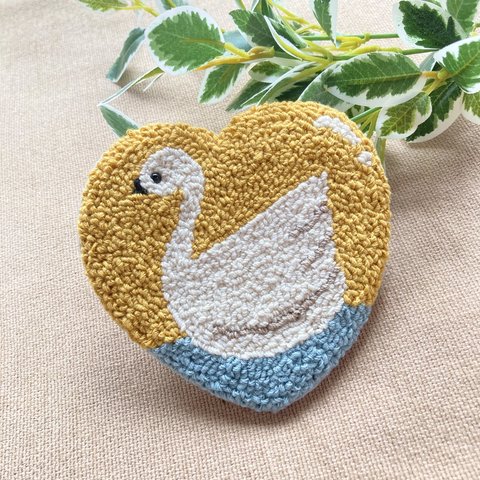 白鳥　コースター　1枚　くすみカラー　ナチュラル　ハート　パンチニードル　ギフト　色違い　刺繍　毛糸　