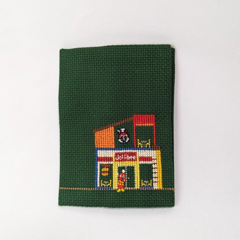 ハチさんのお店の刺繍　パスポートケース（グリーン）