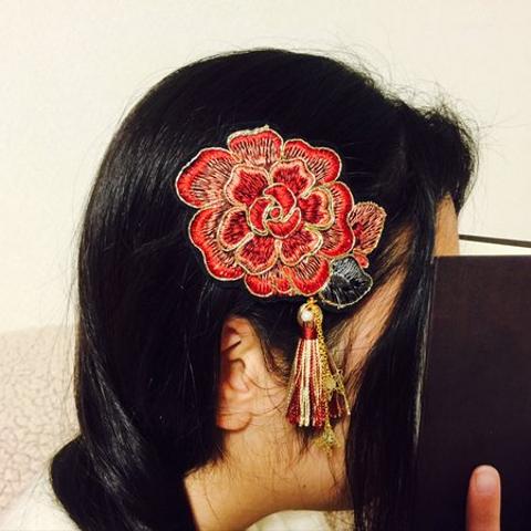 赤薔薇の刺繍バレッタ