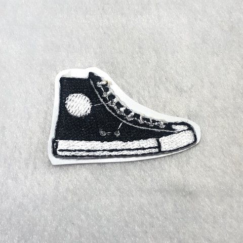 ★刺繍シール＆ワッペン★　スニーカー　ブラック×ホワイト