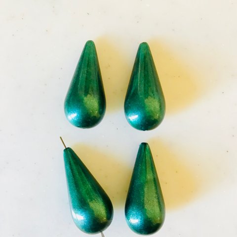 Vintage Metallic Green Teardrop Beads 《7010》
