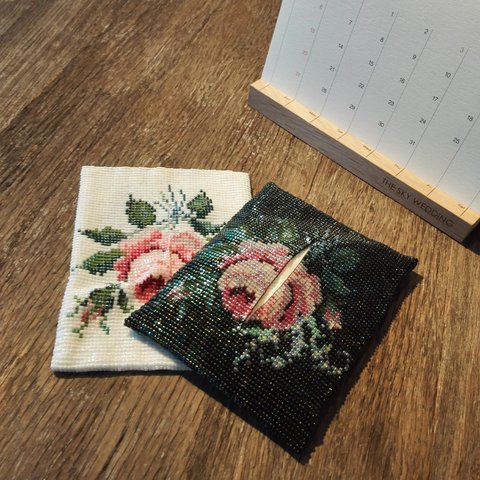 ビーズ織りのティッシュケース 薔薇