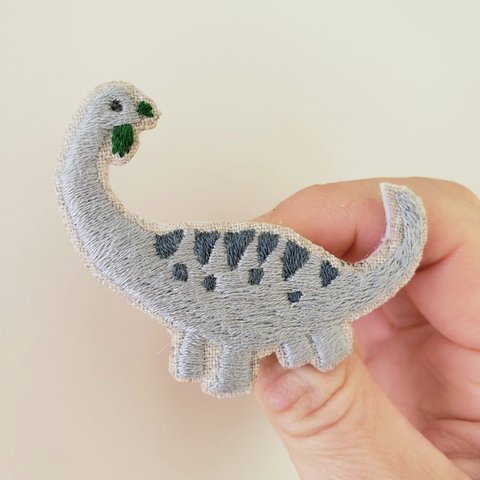 恐竜の刺繍ブローチ(ブラキオサウルス)