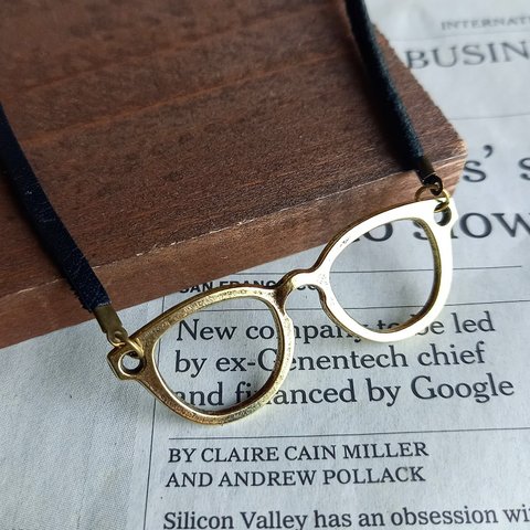 本革紐×金古美メガネのペンダントネックレス